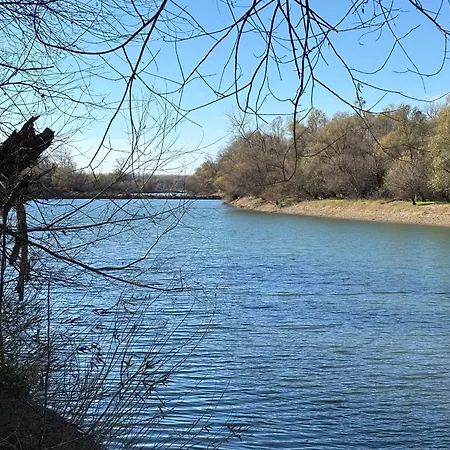 Kuca Na Obali Save *