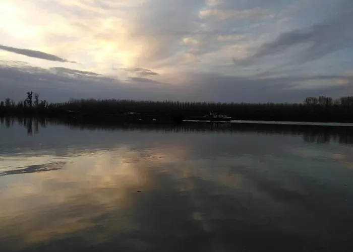 Kuca Na Obali Save 公寓 *