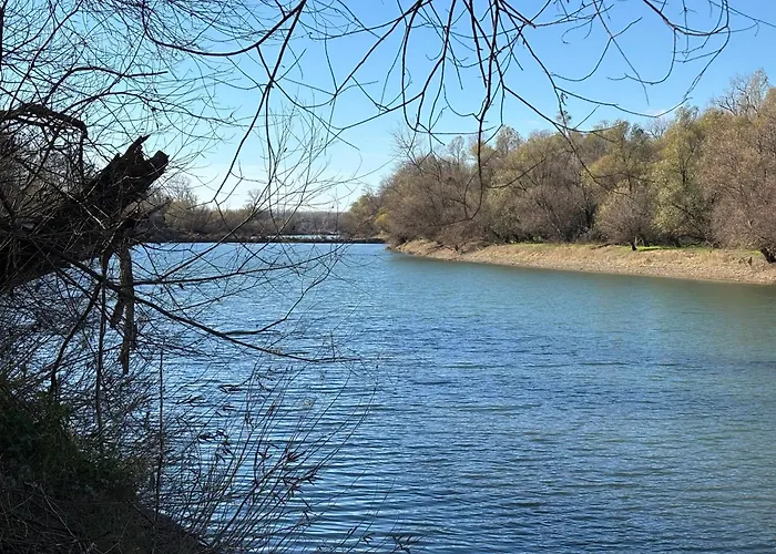 Kuca Na Obali Save *